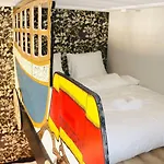 Child Favorite Coach House טילבורג