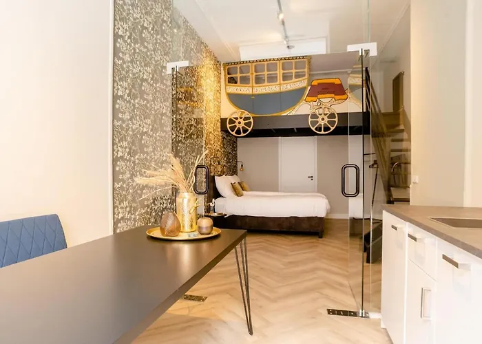 Child Favorite Coach House *