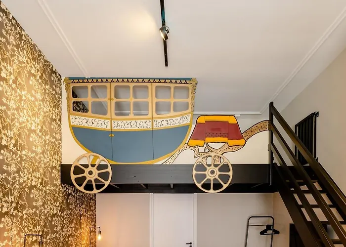 Child Favorite Coach House *